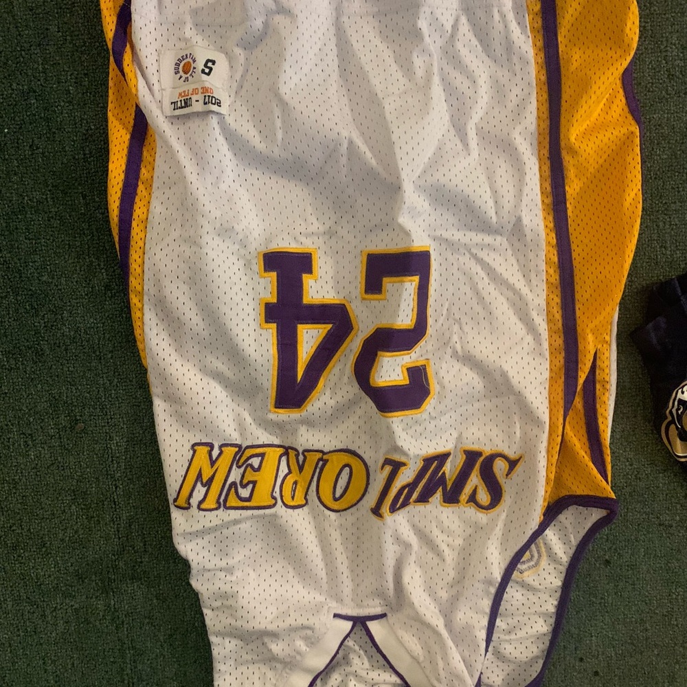 2 jerseys - Picture 2 of 6